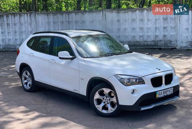bmw x1в салоне 2010 год цена