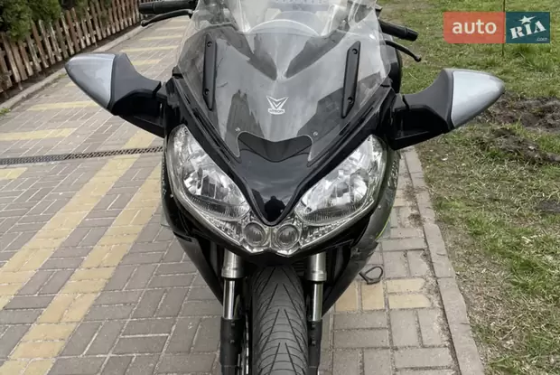 Kawasaki GTR 2013