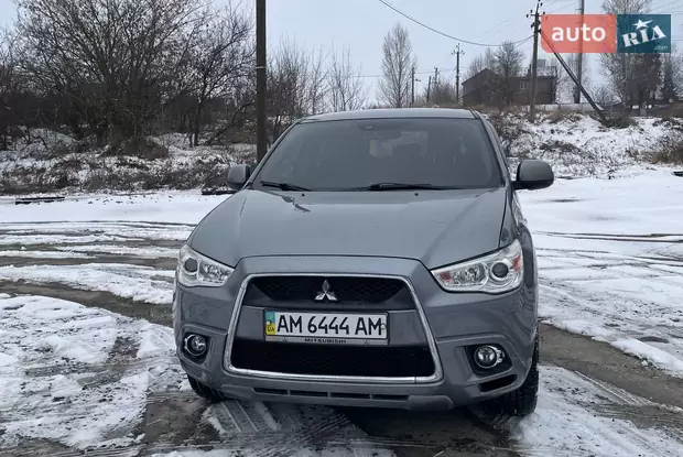 Mitsubishi Outlander Sport 2011