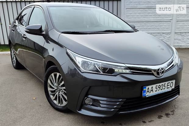 Характеристики, фото, комплектации Toyota Corolla, 2018