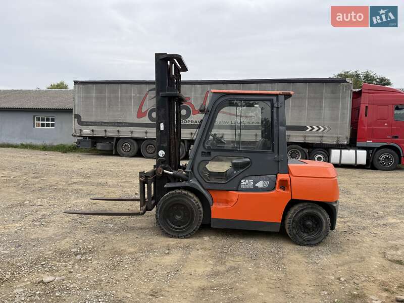 Вилочный погрузчик Toyota 02-3FD40 2001 в Тячеве