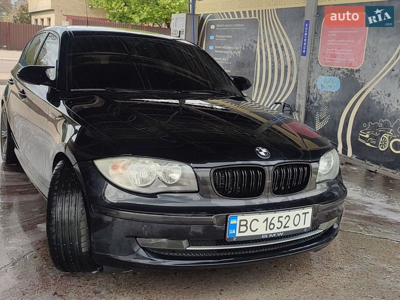 Хэтчбек BMW 1 Series 2009 в Вышгороде
