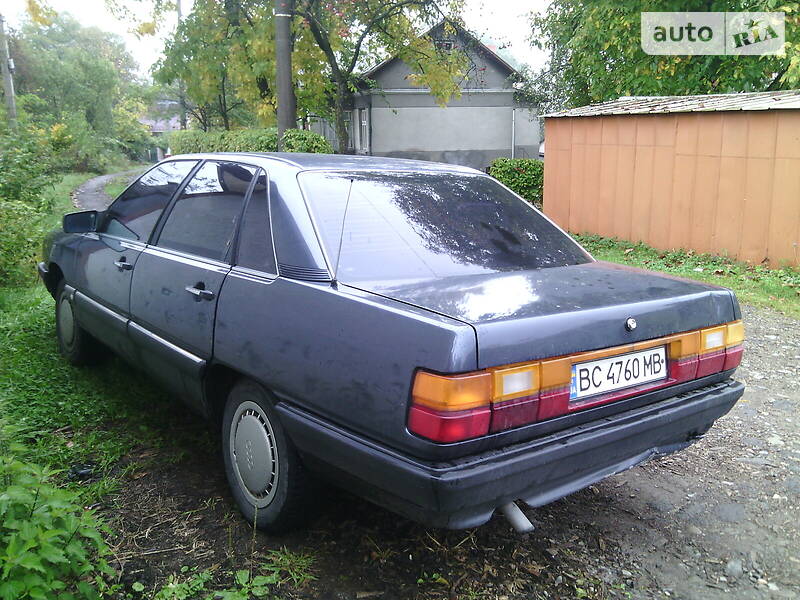 Седан Audi 100 1986 в Трускавце