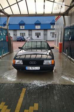 Седан Audi 100 1988 в Ровно