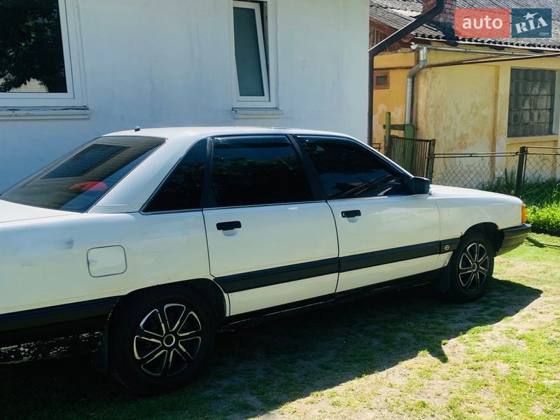 Седан Audi 100 1989 в Дрогобыче