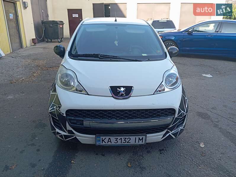 Хетчбек Peugeot 107 2010 в Києві