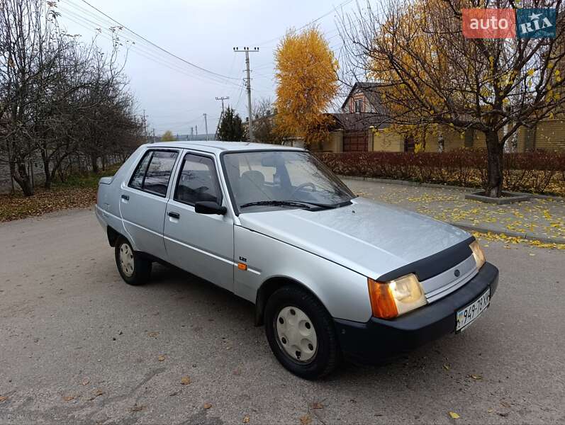 Лифтбек ЗАЗ 1103 Славута 2003 в Харькове Лифтбек ЗАЗ 1103 Славута 2003 в Харькове