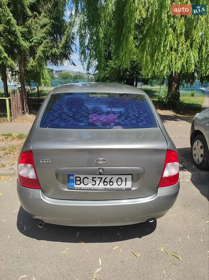 Lada Kalina 2006 photo 2