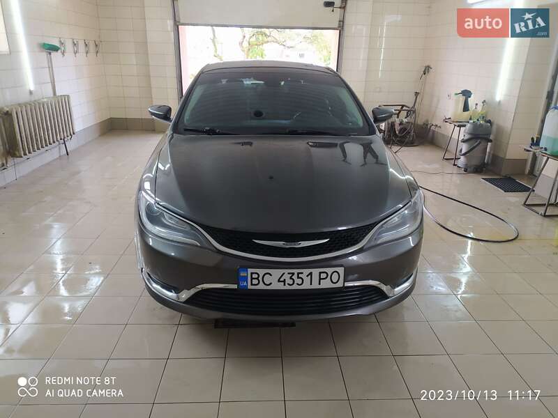 Седан Chrysler 200 2015 в Рава-Русской