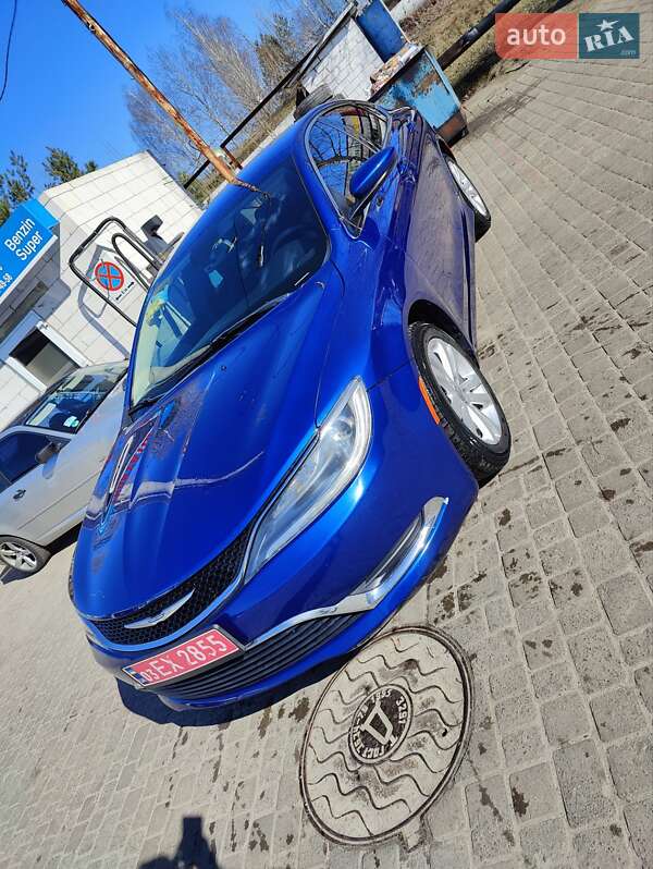 Седан Chrysler 200 2015 в Вараше