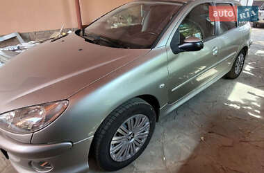 Хетчбек Peugeot 206 2005 в Дніпрі