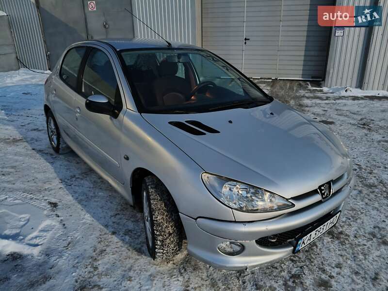 Хэтчбек Peugeot 206 2005 в Лысянке