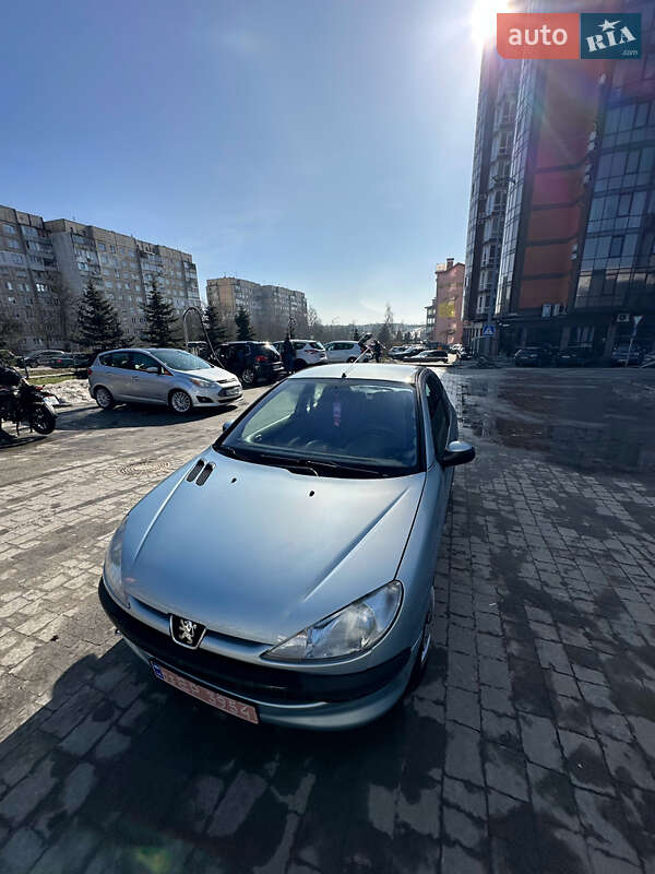 Хэтчбек Peugeot 206 2002 в Львове Хэтчбек Peugeot 206 2002 в Львове