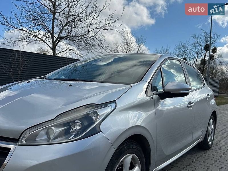 Хэтчбек Peugeot 208 2015 в Стрые