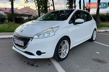 Хэтчбек Peugeot 208 2013 в Петропавловской Борщаговке