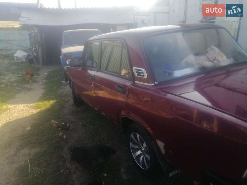 Седан ВАЗ / Lada 2107 2004 в Киеве