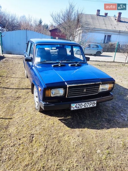 Седан ВАЗ / Lada 2107 1990 в Рокитном