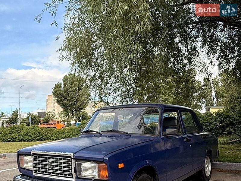 Седан ВАЗ / Lada 2107 2006 в Киеве