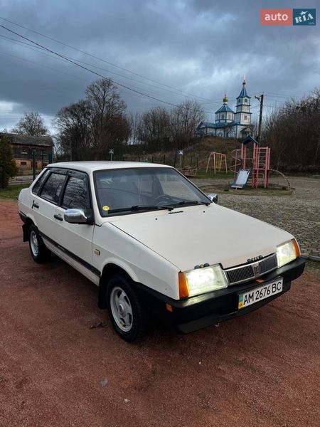 Седан ВАЗ / Lada 21099 1993 в Житомире Седан ВАЗ / Lada 21099 1993 в Житомире