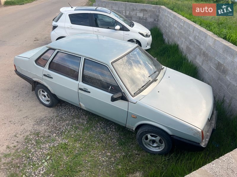 Седан ВАЗ / Lada 21099 2000 в Николаеве