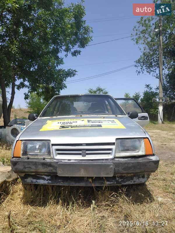 Хэтчбек ВАЗ / Lada 2109 2002 в Измаиле