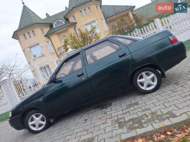 Седан ВАЗ / Lada 2110 2001 в Черновцах