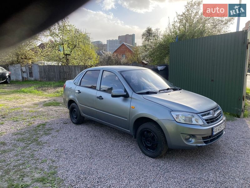 Седан ВАЗ / Lada 2190 Granta 2012 в Києві