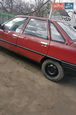 Седан Renault 21 1986 в Вознесенске Седан Renault 21 1986 в Вознесенске