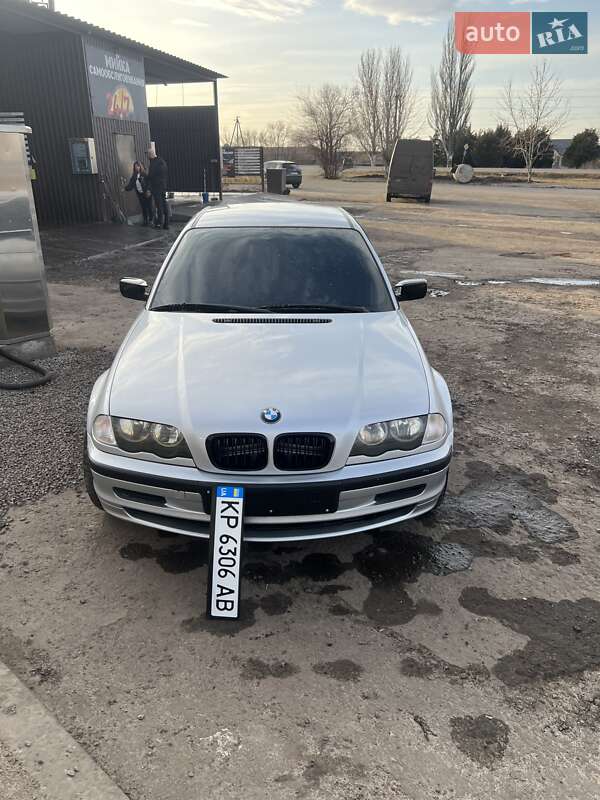 Седан BMW 3 Series 2000 в Новониколаевке