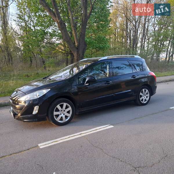 Универсал Peugeot 308 2011 в Калуше