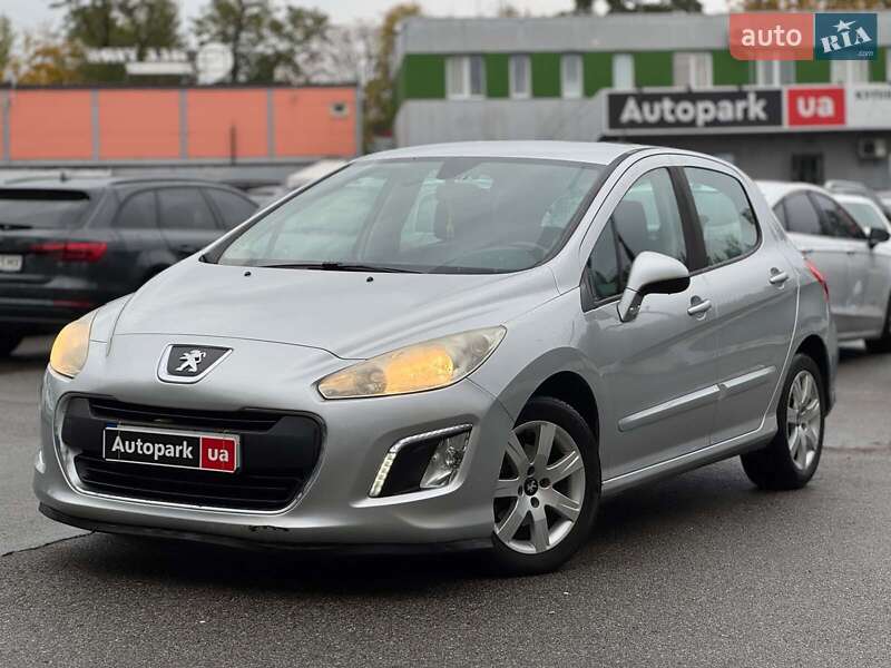 Хэтчбек Peugeot 308 2011 в Киеве