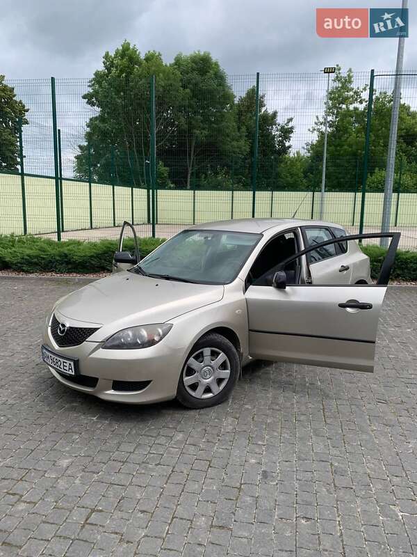 Хэтчбек Mazda 3 2005 в Коростышеве