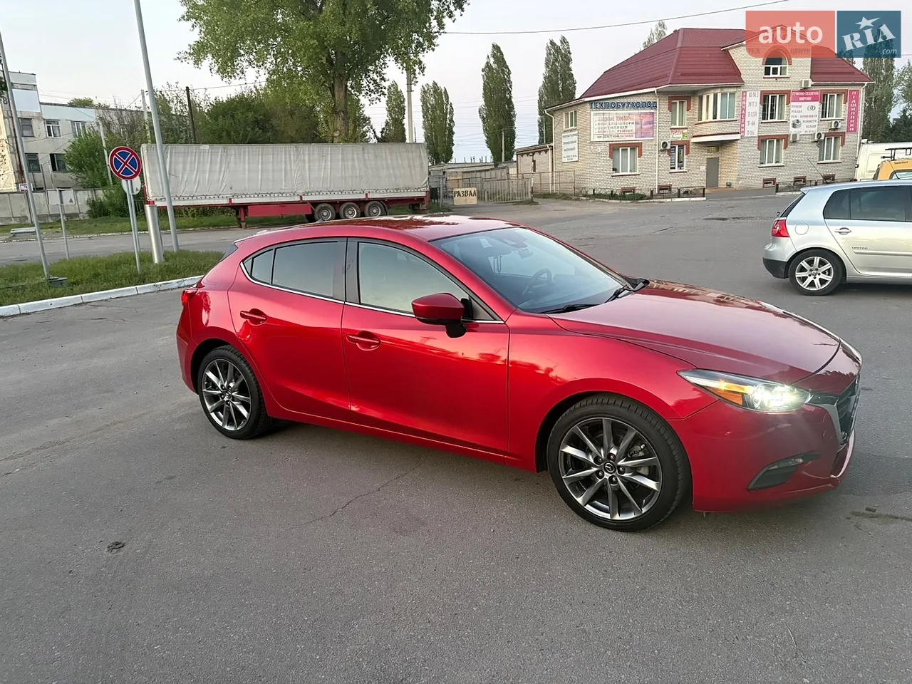 Mazda 3 2018 photo 2
