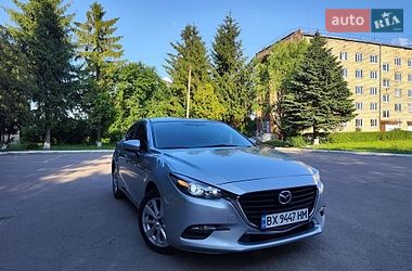 Седан Mazda 3 2016 в Остроге