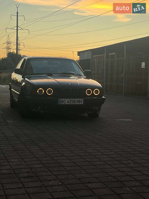 Седан BMW 5 Series 1989 в Львове