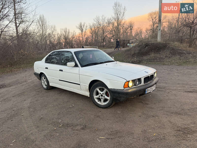 Седан BMW 5 Series 1989 в Днепре