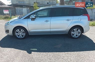 Мікровен Peugeot 5008 2015 в Стрию