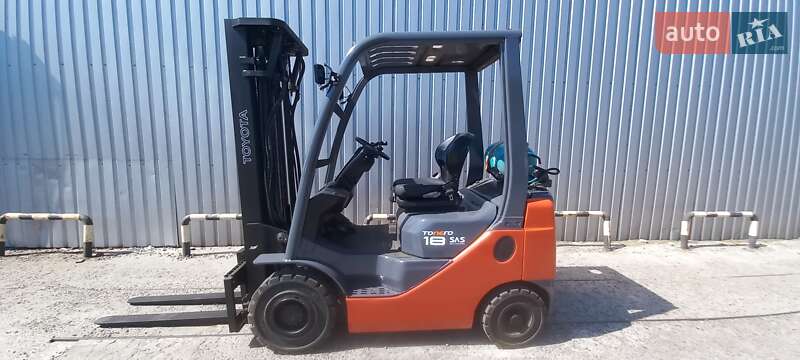 Вилочный погрузчик Toyota 8FGF18 2010 в Киеве Вилочный погрузчик Toyota 8FGF18 2010 в Киеве