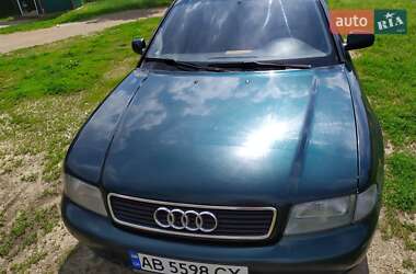 Седан Audi A4 1996 в Теплике
