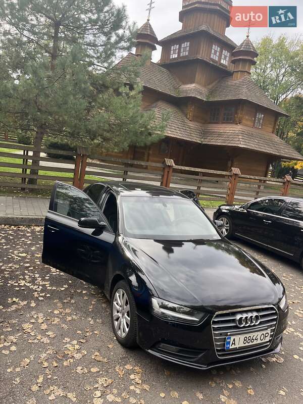 Седан Audi A4 2013 в Львове Седан Audi A4 2013 в Львове