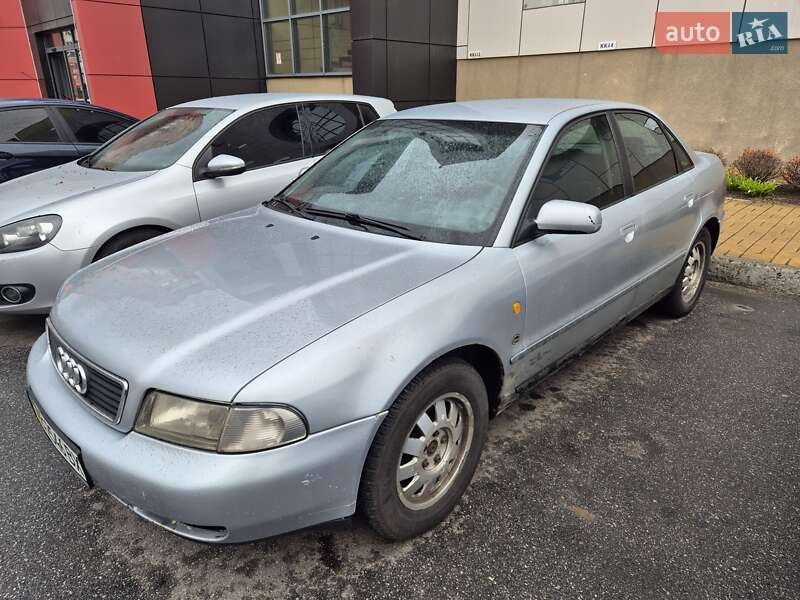 Седан Audi A4 1997 в Виннице
