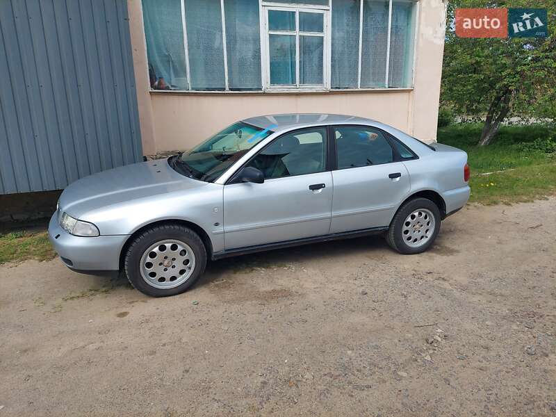 Седан Audi A4 1996 в Ровно