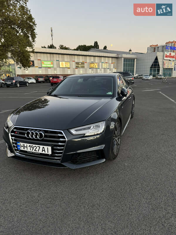 Седан Audi A4 2018 в Одесі