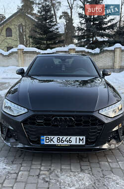 Седан Audi A4 2022 в Львові