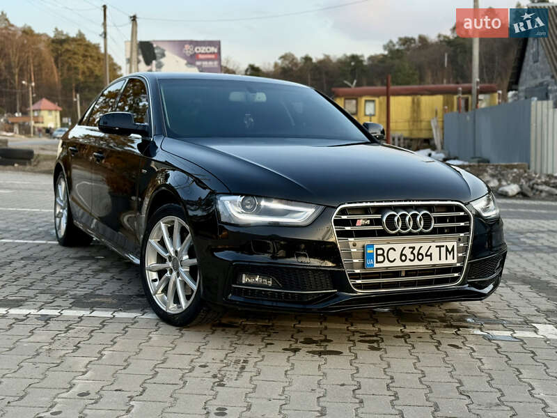 Седан Audi A4 2015 в Львові Седан Audi A4 2015 в Львові