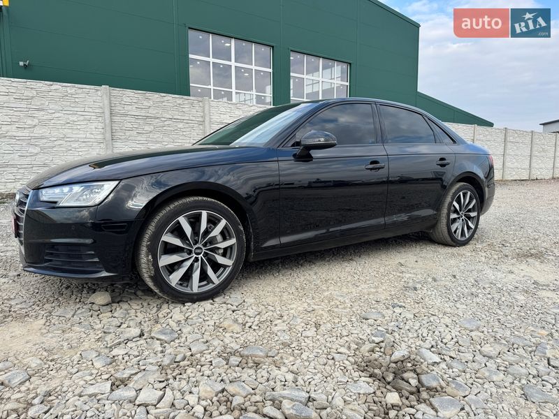 Седан Audi A4 2016 в Ровно