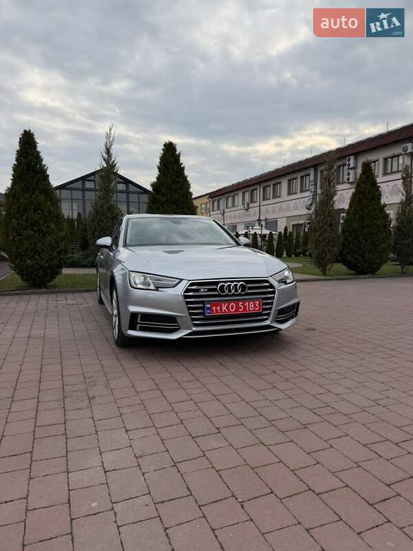 Седан Audi A4 2018 в Стрые