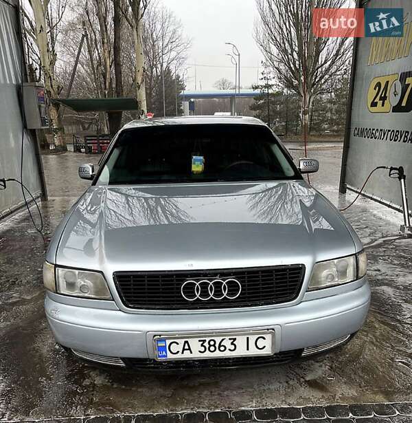 Седан Audi A8 1996 в Днепре