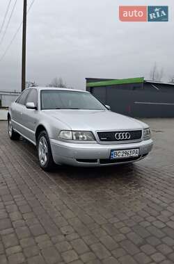 Седан Audi A8 1995 в Жовкве