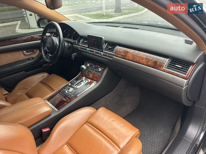 Седан Audi A8 2005 в Львове